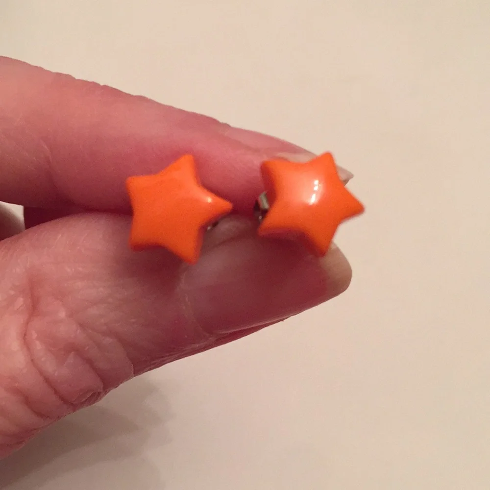 (2) pairs of Vintage Star 💫 Earrings